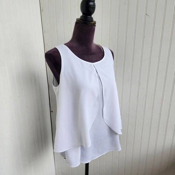 NWT Bisou Bisou Michele Bohbot Chic White Top Layred Sleveless Blouse Sz M - Picture 2 of 11